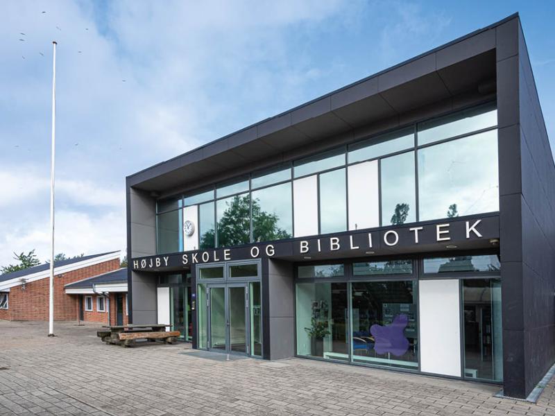 Facade på Højby Bibliotek